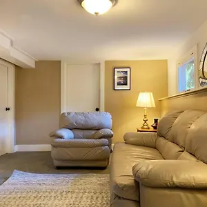 comfy-sunny-room-near-u-district-and-downtown.seattlehotelsites.com/